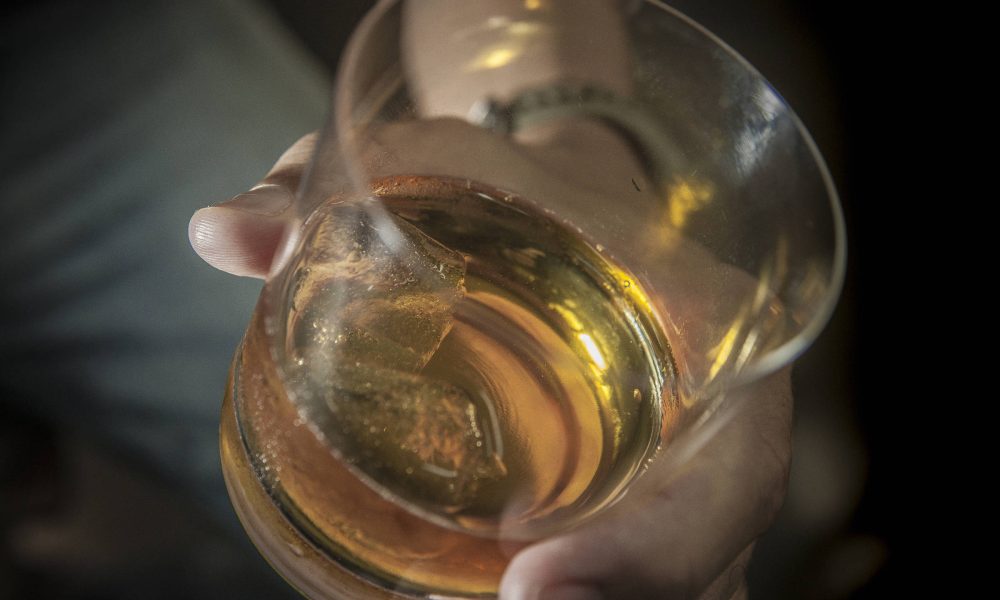 SP confirma terceira morte por intoxicação com metanol – 29/09/2025 – Equilíbrio e Saúde