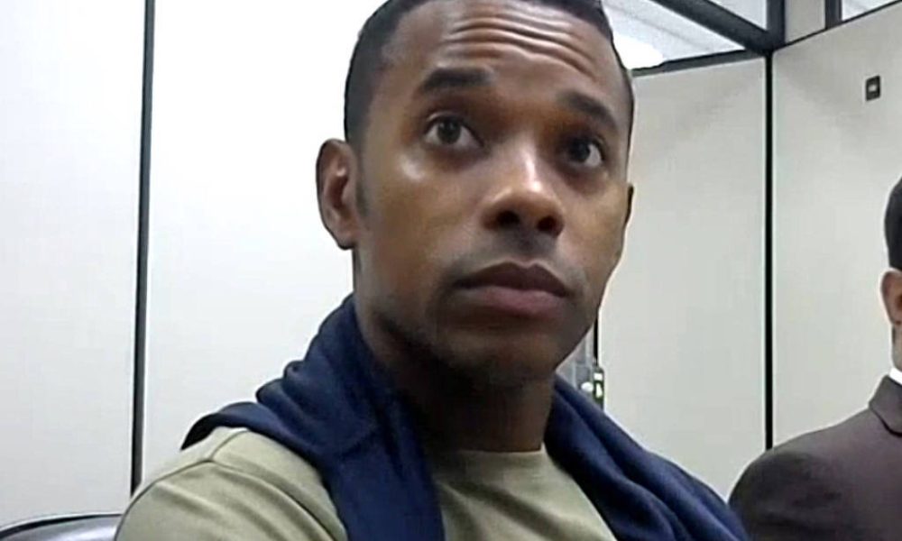 Justiça autoriza, mas Robinho desiste de gravar entrevista ao SBT na última hora