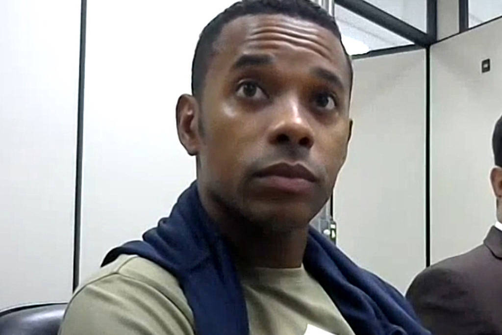 Justiça autoriza, mas Robinho desiste de gravar entrevista ao SBT na última hora