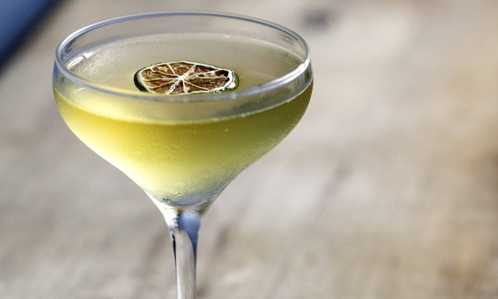 Clubes em SP suspendem destilados devido casos de metanol – 30/09/2025 – Equilíbrio e Saúde