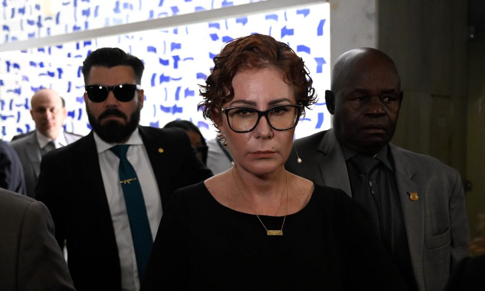 Carla Zambelli vai receber a visita de parlamentares da oposição