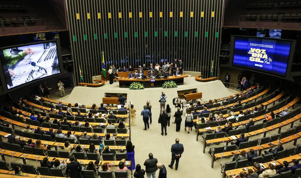 Base governista se mobiliza para barrar anistia