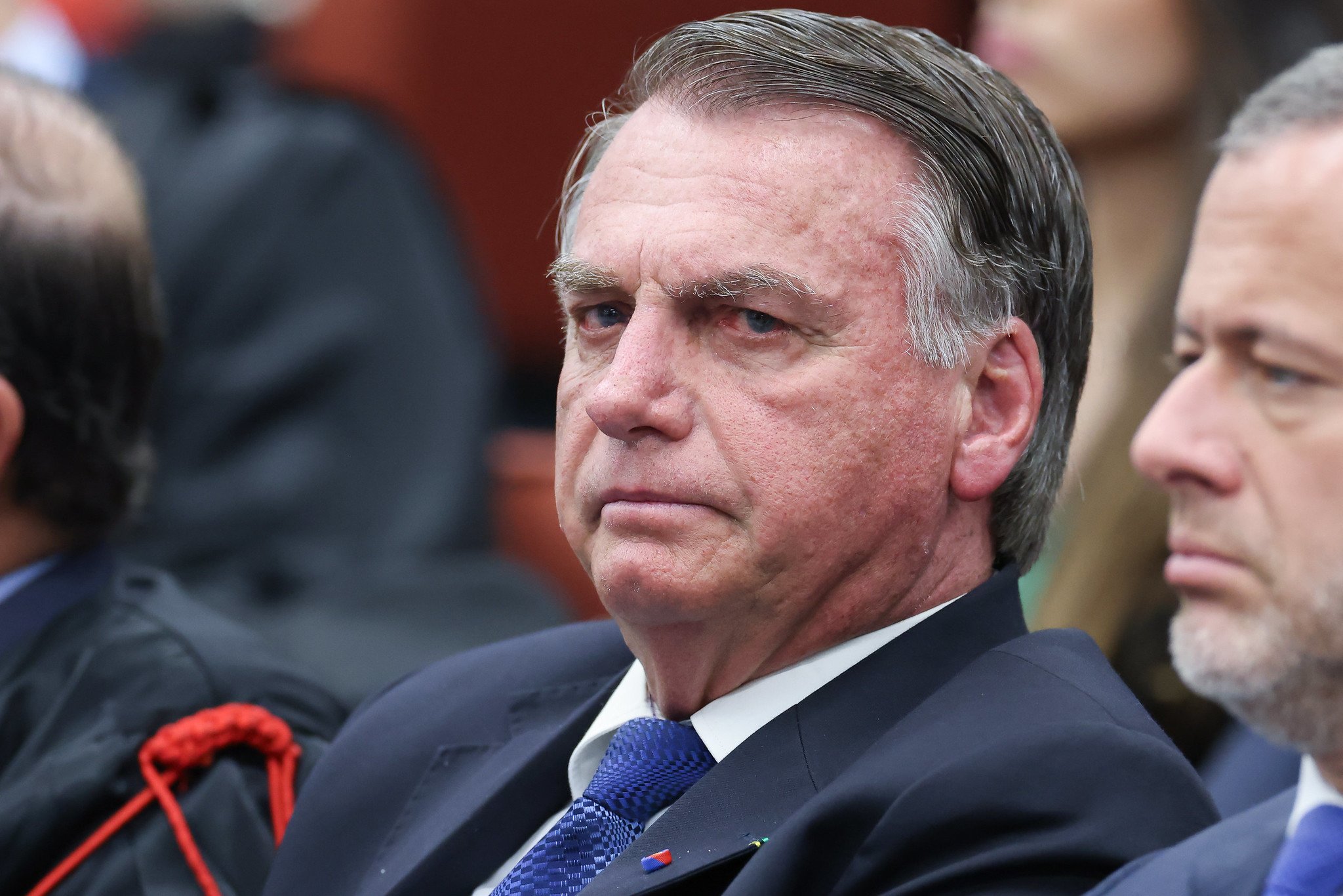 Bolsonaro segue internado com quadro persistente de anemia