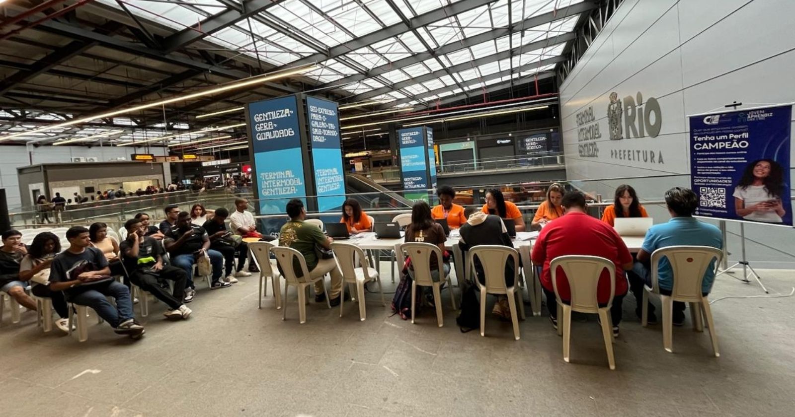 CIEE oferece mais de 2 mil vagas de estágio e jovem aprendiz no Terminal Gentileza