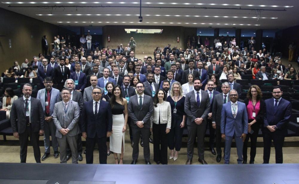 quadro de pessoal é muito acima do G7
