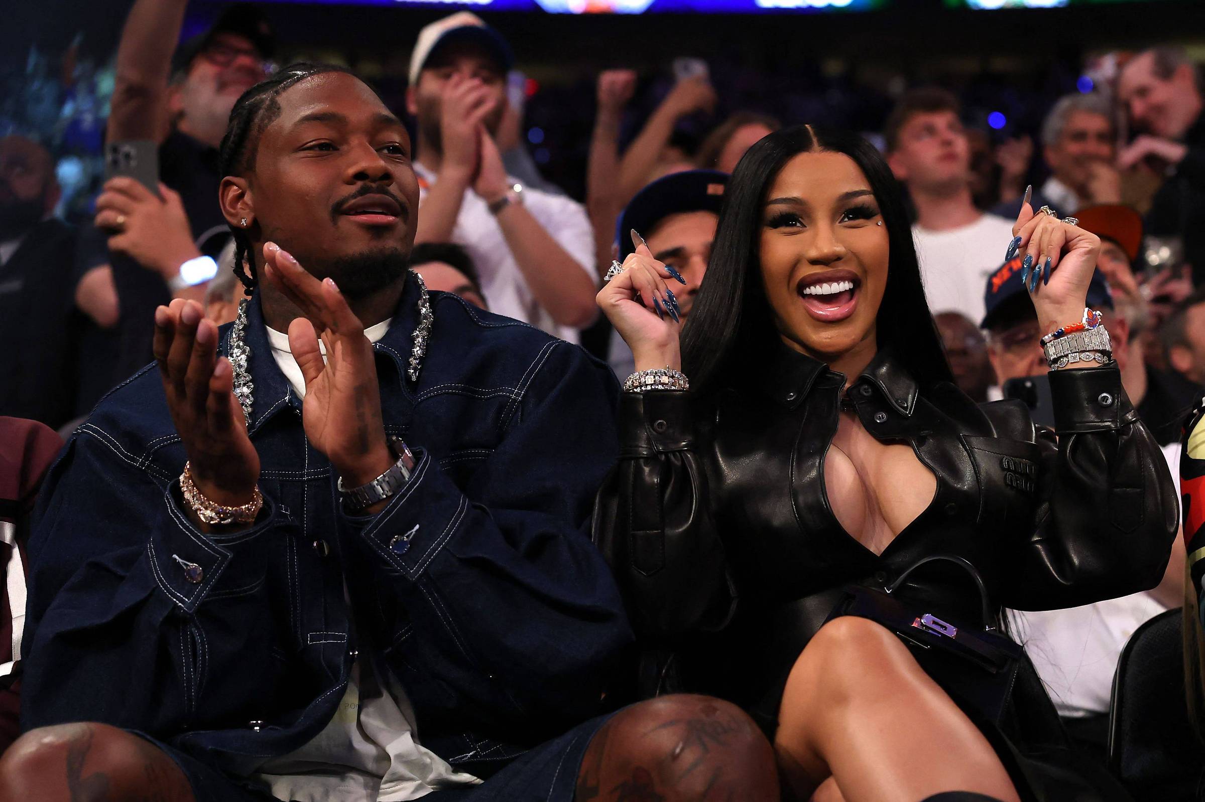 Cardi B anuncia primeira gravidez com o namorado Stefon Diggs