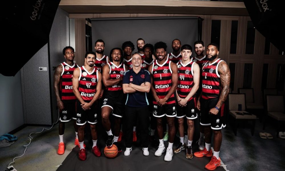 Carregado por dupla da seleção, Flamengo inicia busca pelo tri mundial de basquete contra equipe da NBA G League