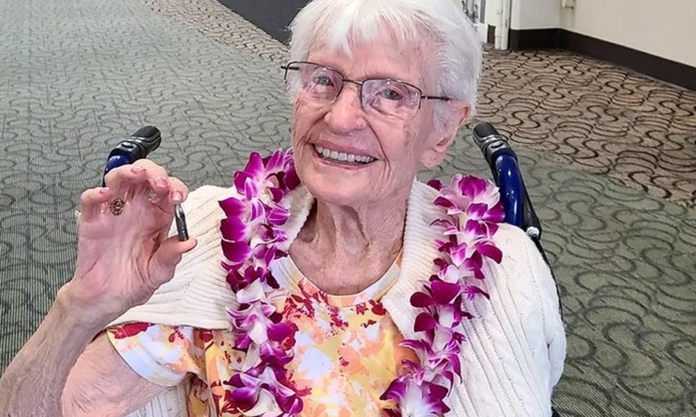 Centenária doa a museu bala que ficou alojada no coração do marido, ferido durante a Segunda Guerra Mundial