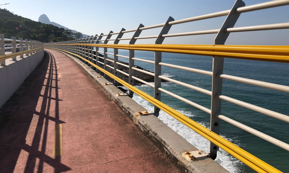 Ciclovia Tim Maia é fechada após registro de fortes ondas no Rio