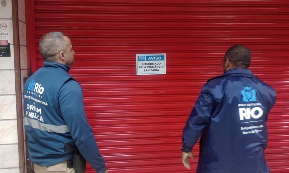 Comida estragada e alvará suspenso: três bares são interditados na Olegário Maciel, na Barra da Tijuca