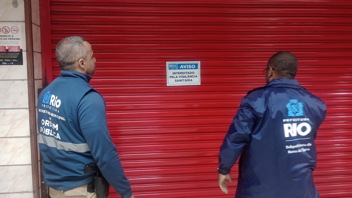 Comida estragada e alvará suspenso: três bares são interditados na Olegário Maciel, na Barra da Tijuca