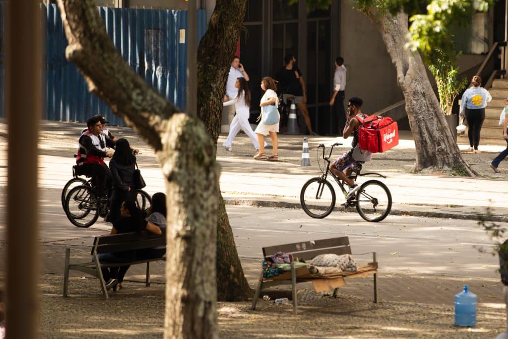 Comissões da Alerj aprovam projeto de lei para garantir condições de trabalho a entregadores de aplicativo – Diário do Rio de Janeiro