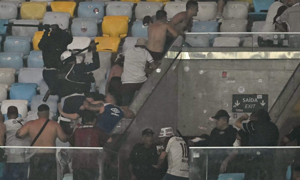 Confusão no setor visitante do Maracanã adia reinício de Fluminense x Lanús