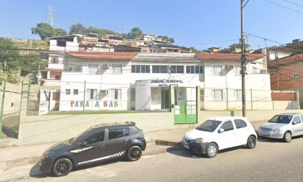 Criminosos invadem creche durante fuga no Morro do Juramento; tiro atinge unidade