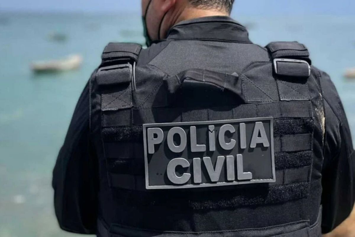 Duas mulheres são presas vendendo carro furtado em rede social na Baixada