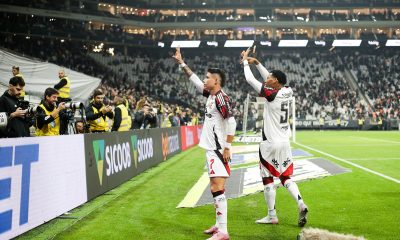 Em grande atuação de Carrascal, Flamengo vira sobre Corinthians e abre vantagem na liderança do Brasileiro