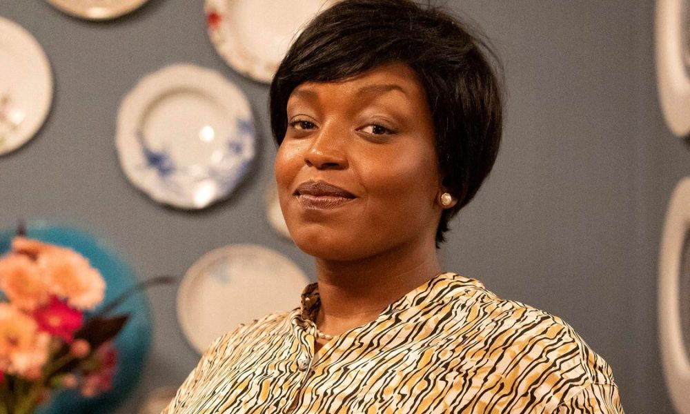 Em ‘Vale tudo’, Consuelo é promovida pela segunda vez por Odete e fica nas nuvens