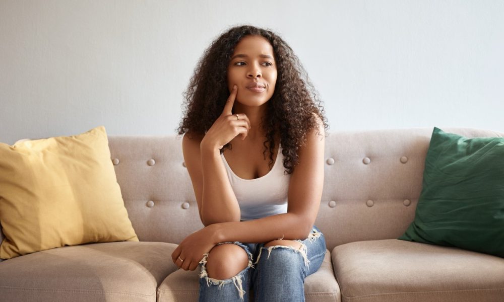 Entenda o que é seagulling, quando a pessoa não está mais afim de você, mas não quer te ver com outro