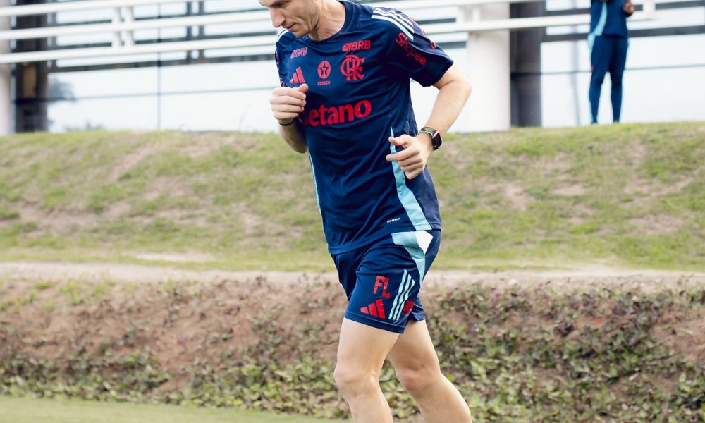 Escalação do Flamengo: Filipe Luís deve promover retornos ao time titular contra Estudiantes e só tem dúvida na lateral