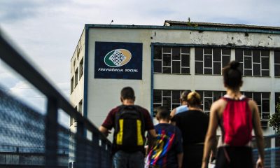 Fila do INSS aumenta e chega a 2,6 milhões de pedidos de benefícios em agosto