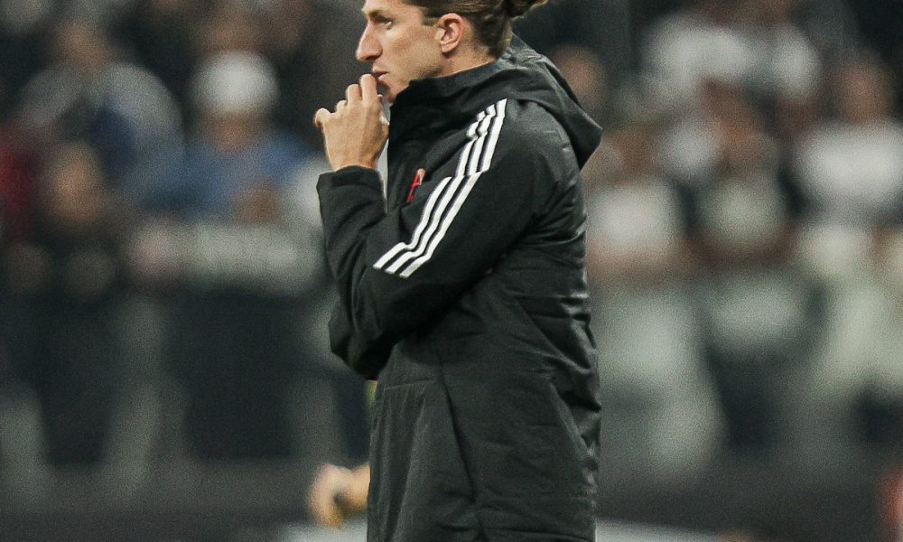 Filipe Luís exalta mudança de postura do Flamengo em virada sobre Corinthians e atuação de Carrascal: ‘Que jogador’