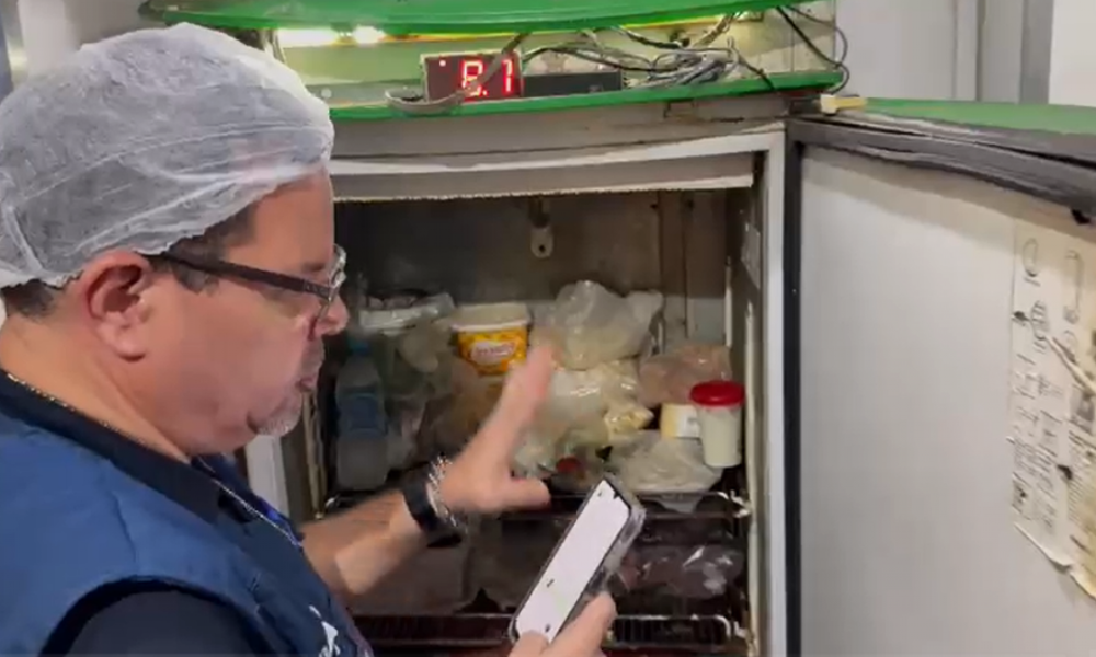 Fiscalização encontra baratas alimentos vencidos em restaurantes em Vila Isabel; estabelecimentos foram interditados – Diário do Rio de Janeiro
