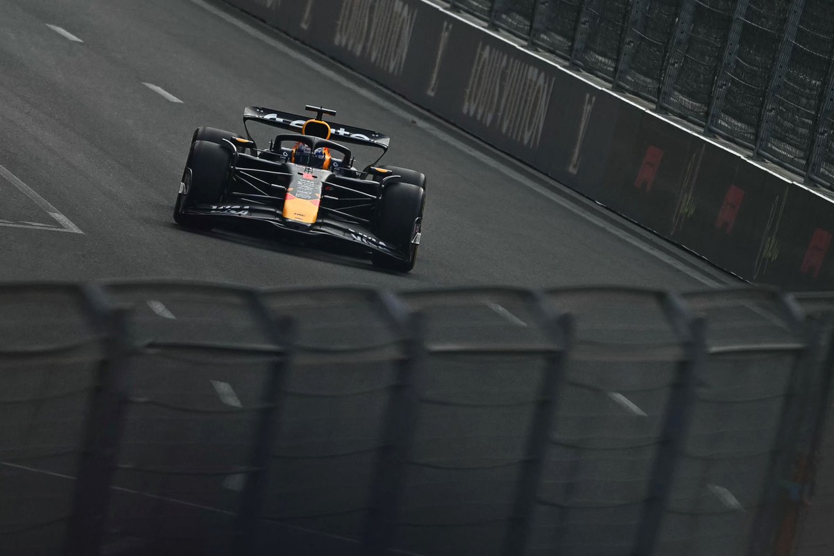 Fórmula 1: Verstappen é pole position no Azerbaijão, em dia de recorde de bandeiras vermelhas