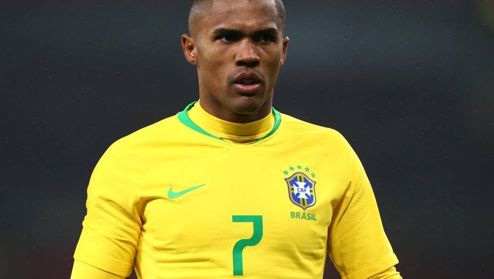 Ex-seleção, Douglas Costa tem prisão decretada por dívida milionária de pensão alimentícia
