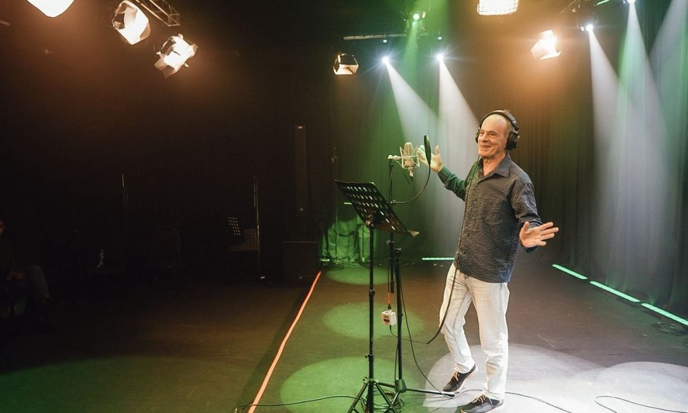 ‘Gostei muito’: Ney Matogrosso coloca voz no samba da Imperatriz Leopoldinense para desfile que vai homenageá-lo