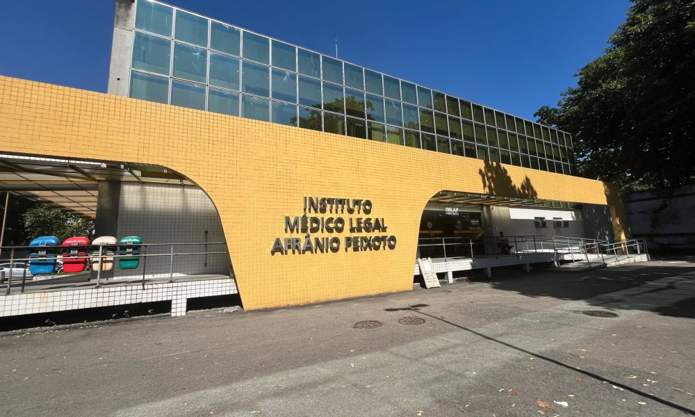 Homem é executado com 8 tiros dentro de carro em São Gonçalo