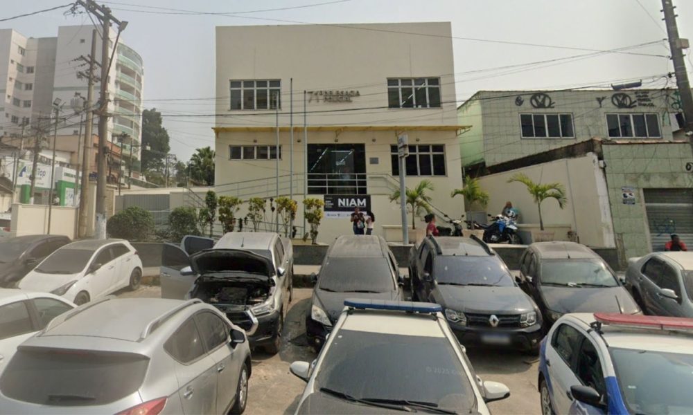 Homem é preso por tentar matar os pais a facadas em Itaboraí; vítimas tem 62 e 75 anos