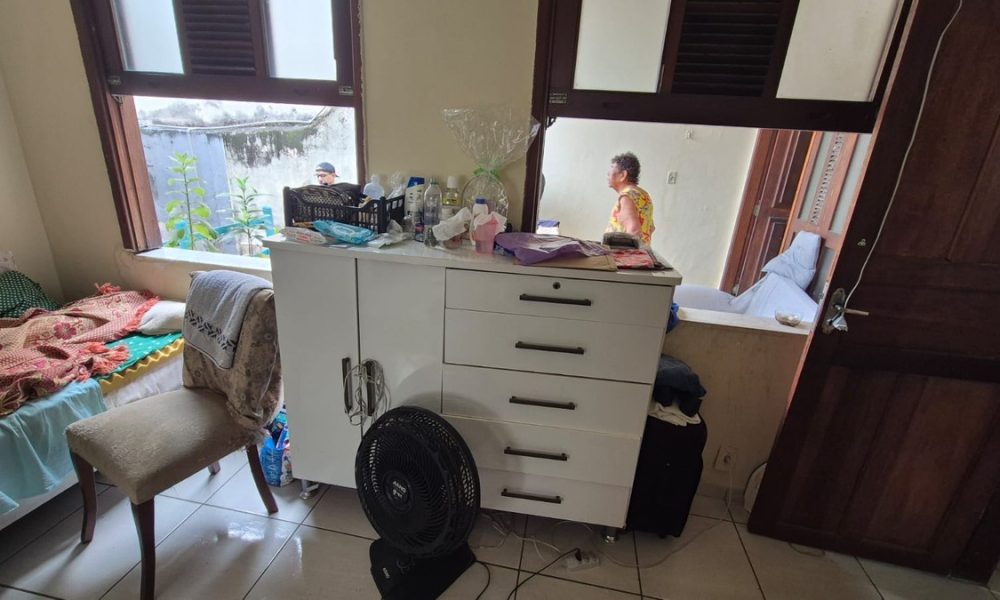 Idosa é encontrada morta em asilo clandestino na Zona Norte; proprietária foi presa em flagrante