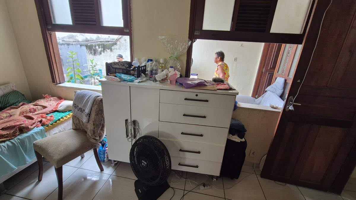 Idosa é encontrada morta em asilo clandestino na Zona Norte; proprietária foi presa em flagrante