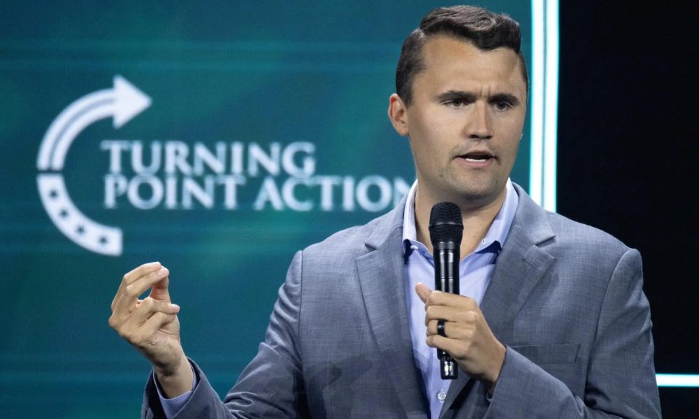 Charlie Kirk deixa mulher a favor do aborto sem argumentos