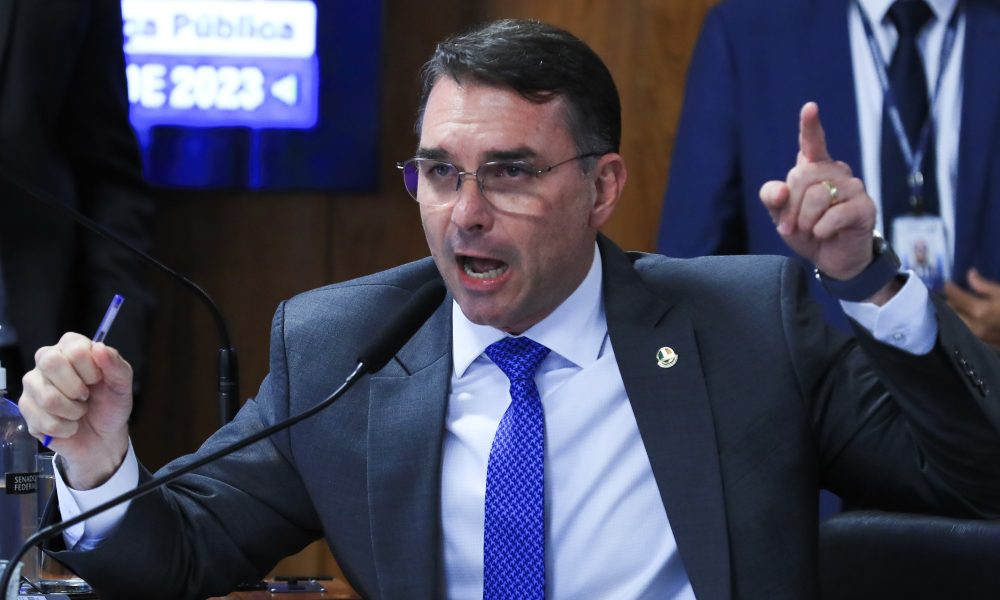 Flávio Bolsonaro volta a rejeitar ‘anistia meia-bomba’