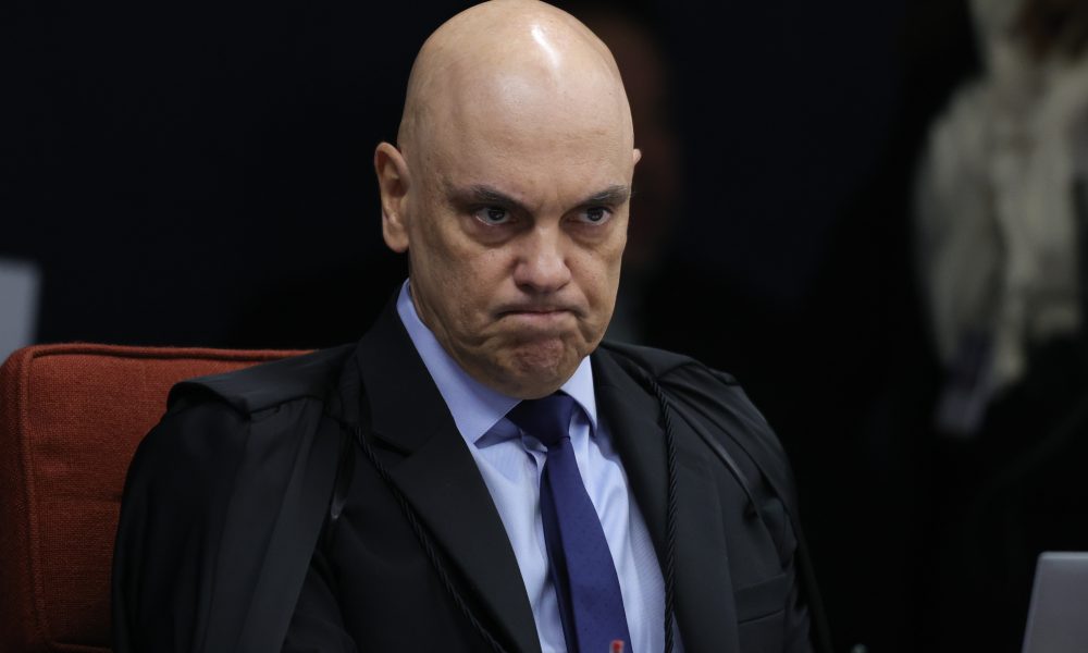 Moraes cobra PCDF sobre saída de Bolsonaro do hospital