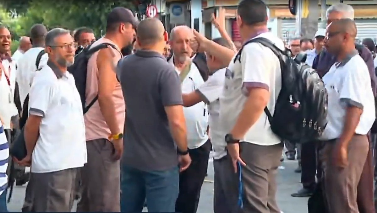 Motoristas das viações Vila Isabel e Real cruzam os braços; mais de 20 linhas de ônibus têm circulação suspensa