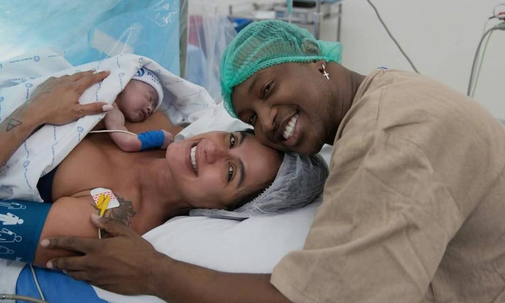 Nasce Bento, primeiro filho de Carol Peixinho e Thiaguinho