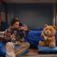 No Brasil, astro de 'Ted' conta como é contracenar com urso de pelúcia desbocado da série