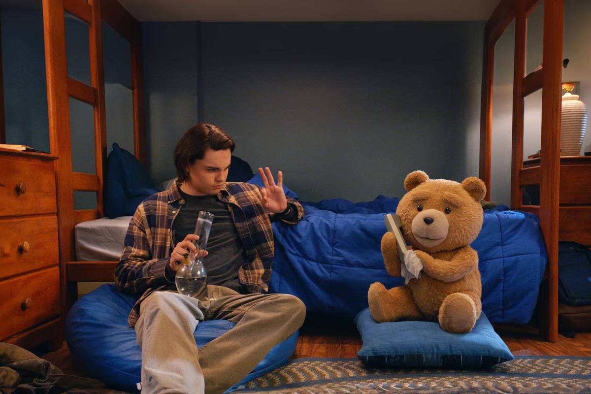 No Brasil, astro de 'Ted' conta como é contracenar com urso de pelúcia desbocado da série