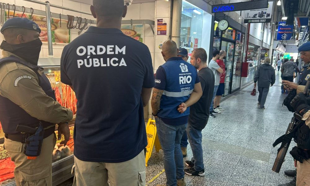 Operação no calçadão de Campo Grande retira 1,2 tonelada de produtos irregulares e fecha lanchonetes – Diário do Rio de Janeiro