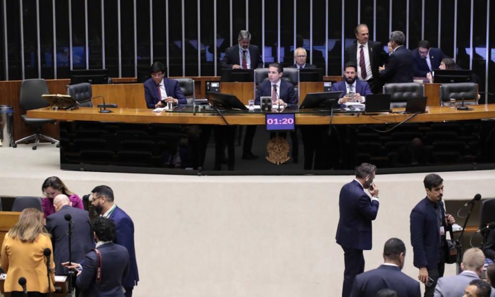 PEC das Prerrogativas: parlamentares aprovam voto secreto