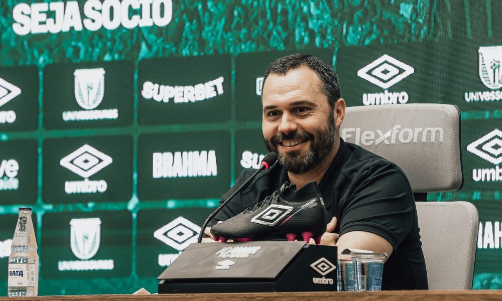 Presidente do Fluminense, Mário Bittencourt diz que foi surpreendido com saída de Renato Gaúcho