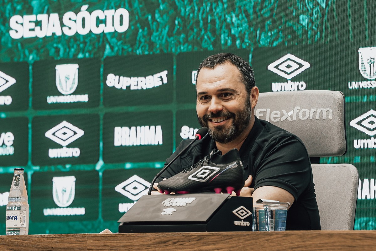 Presidente do Fluminense, Mário Bittencourt diz que foi surpreendido com saída de Renato Gaúcho