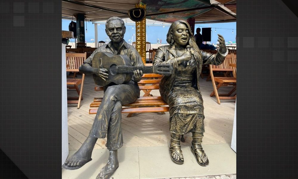 Preta Gil ganha estátua em Copacabana ao lado de Gilberto Gil