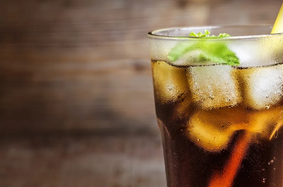 Refrigerante pode agravar sintomas depressivos? Novo estudo afirma que sim