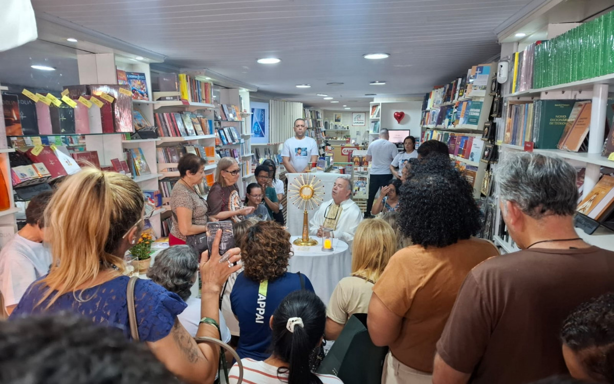 Relíquia de São Carlo Acutis chega a Madureira: exposição atrai fiéis e terá visitação até sábado – Diário do Rio de Janeiro