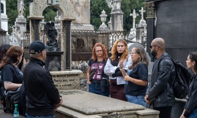 Roteiros turísticos em cemitérios do Rio percorrem sepulturas de criminosos e vítimas da violência