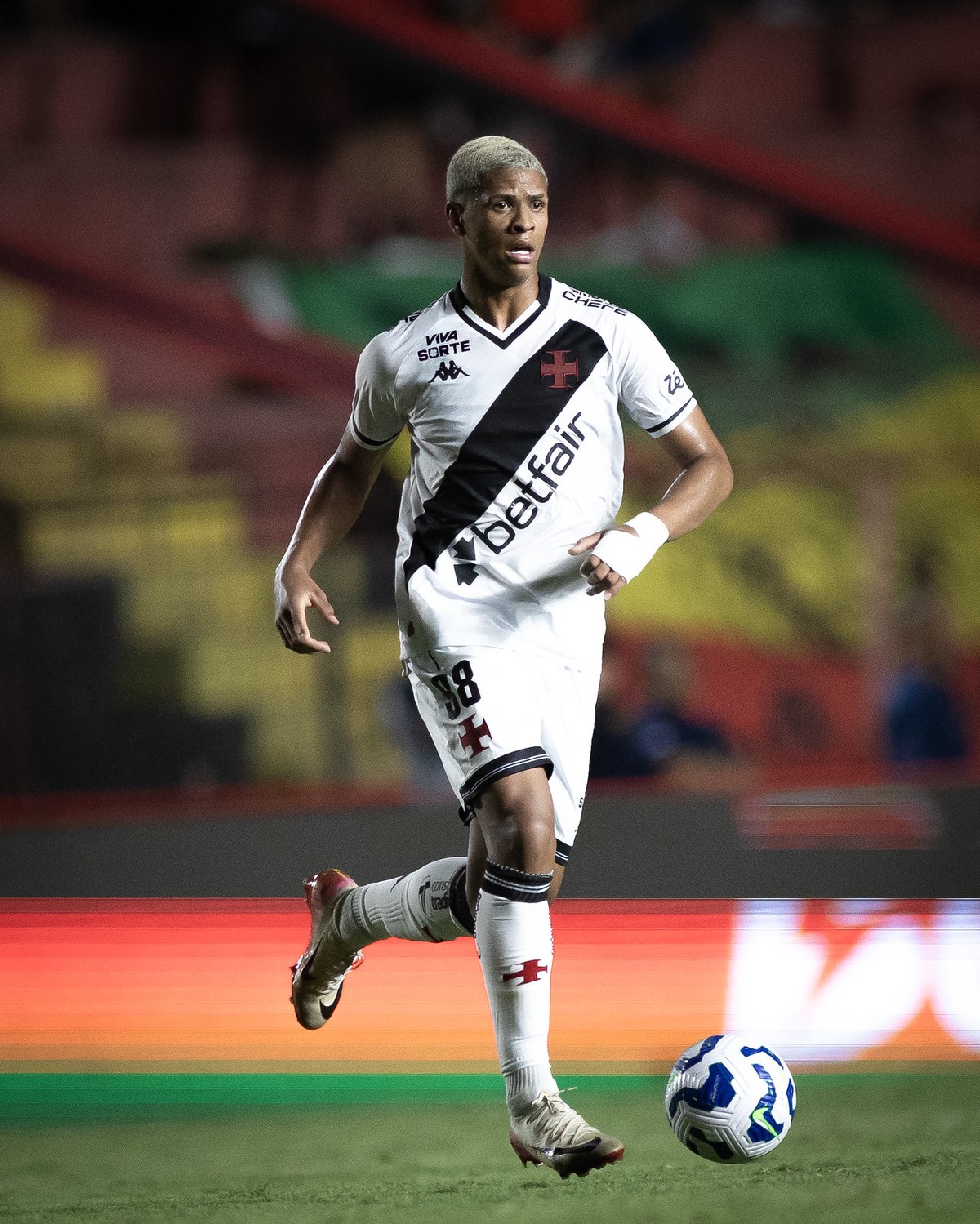 Vasco x Bahia: Invicto como titular, Barros ressurge e ajuda cruz-maltino a se equilibrar defensivamente; veja números