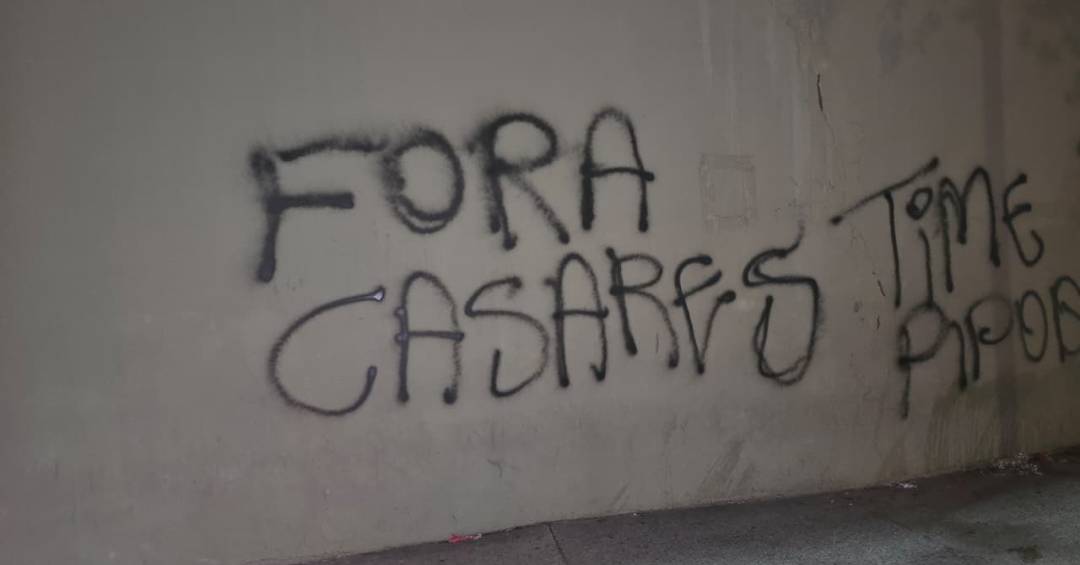 Os protestos da torcida do São Paulo após vexame em casa na Libertadores